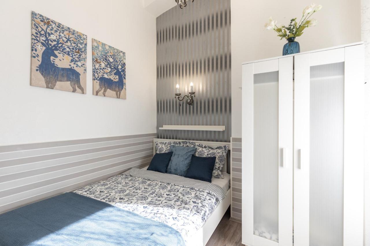 Urban Oasis Apartment — Photos 1