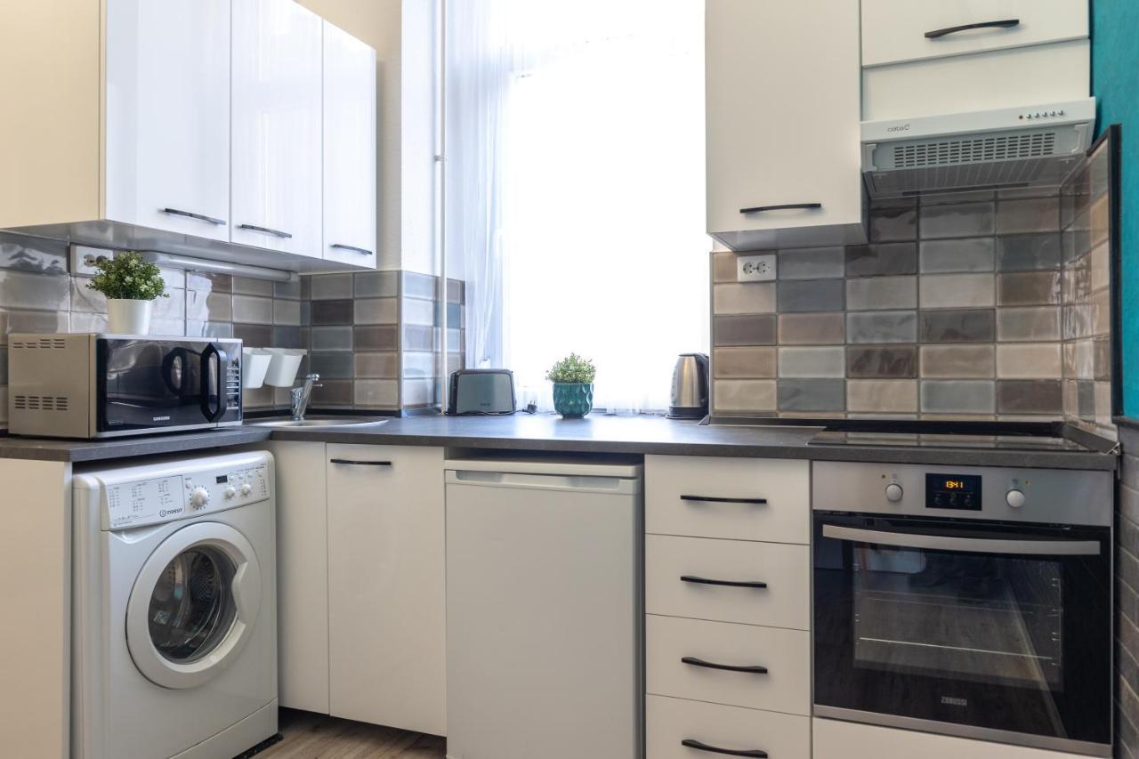 Urban Oasis Apartment — Photos 2